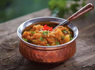 Brambory s květákem – Aloo ghobi Brambory s květákem – Aloo ghobi