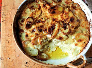 Gratin Dauphinois – brambory zapečené se smetanou Gratin Dauphinois – brambory zapečené se smetanou