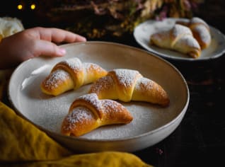 Kynuté rohlíčky plněné jablky a ořechy podle babičky Vandy Kynuté rohlíčky plněné jablky a ořechy podle babičky Vandy