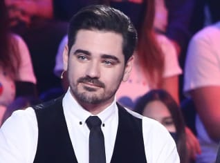 Vojta Kotek jako kapitán v show Máme rádi Česko. Vojta Kotek jako kapitán v show Máme rádi Česko.