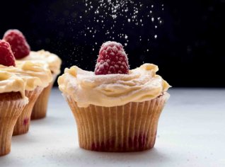 Cupcaky s citronovým krémem a malinami Cupcaky s citronovým krémem a malinami