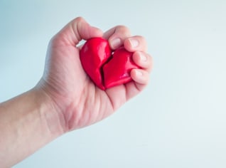 Srdce ničí bolest. Nejen ta fyzická, ale i psychická. Srdce ničí bolest. Nejen ta fyzická, ale i psychická.