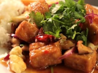 Tofu s květákem a houbami shitake Tofu s květákem a houbami shitake