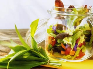 První bylinky: Jarní detox roste pod okny První bylinky: Jarní detox roste pod okny