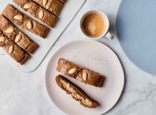 Kořeněné sušenky Gevulde speculaas s mandlovou náplní Kořeněné sušenky Gevulde speculaas s mandlovou náplní