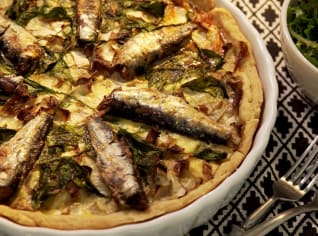 Slaný koláč s čekankou a sardinkami Slaný koláč s čekankou a sardinkami