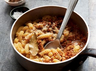 Bílé telecí ragú s těstovinami Bílé telecí ragú s těstovinami