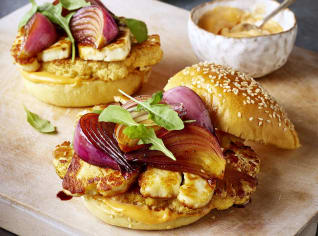 Teriyaki burger s květákem a sýrem halloumi Teriyaki burger s květákem a sýrem halloumi