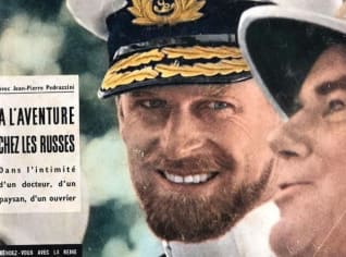 Princ Philip na obálce magazínu Paris Match z roku 1957 vypadá úplně stejně jako jeho vnuk Harry. Princ Philip na obálce magazínu Paris Match z roku 1957 vypadá úplně stejně jako jeho vnuk Harry.