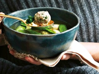 Kuřecí polévka wonton Kuřecí polévka wonton