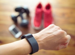 Fitness tracker vypadá jako obyčejný náramek Fitness tracker vypadá jako obyčejný náramek