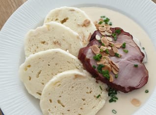 Uzené s křenovou omáčkou podle Jana Pípala Uzené s křenovou omáčkou podle Jana Pípala