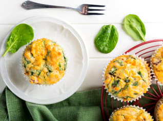 Slané muffiny s brokolicí a divokými bylinkami Slané muffiny s brokolicí a divokými bylinkami