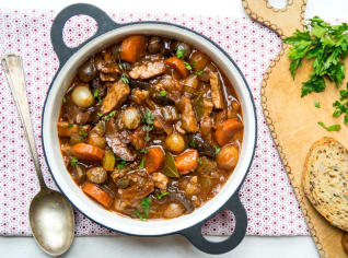 Stew s houbami šitake a tempehem s bramborovo-celerovou kaší Stew s houbami šitake a tempehem s bramborovo-celerovou kaší