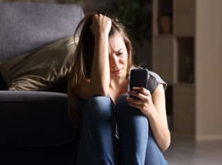 Můj bývalý partner se mi pomstil za rozchod zveřejněním mých intimních fotek na internetu Můj bývalý partner se mi pomstil za rozchod zveřejněním mých intimních fotek na internetu