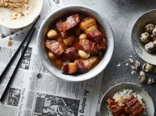 Zkaramelizovaný bůček s křepelčími vejci – Thịt kho tàu Zkaramelizovaný bůček s křepelčími vejci – Thịt kho tàu
