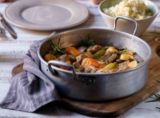 Zeleninové krůtí ragú s rýží a jáhlami Zeleninové krůtí ragú s rýží a jáhlami