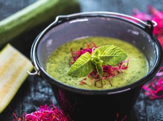 Cuketový krém s citronovou šťávou a mátou Cuketový krém s citronovou šťávou a mátou