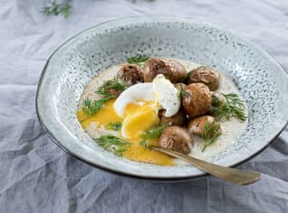 Koprovka se ztraceným vejcem a pečenými bramborami Koprovka se ztraceným vejcem a pečenými bramborami