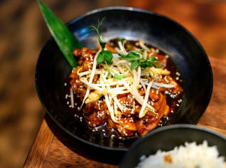 Vyhlášené kuřecí kung pao z restaurace Sia Vyhlášené kuřecí kung pao z restaurace Sia