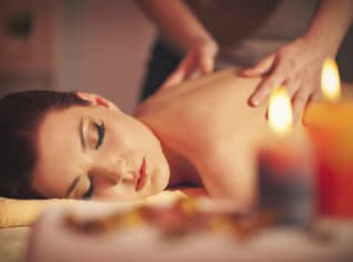 Na tantra masáž můžete jít sama nebo s partnerem Na tantra masáž můžete jít sama nebo s partnerem