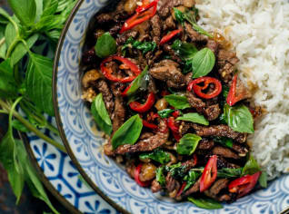 Hovězí maso s thajskou bazalkou a chilli podle Kamu Hovězí maso s thajskou bazalkou a chilli podle Kamu