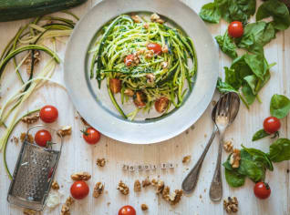 Cuketové zoodles se špenátovým pestem Cuketové zoodles se špenátovým pestem