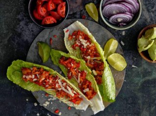 Krůtí tacos v salátových listech Krůtí tacos v salátových listech