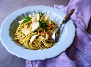 S Klárou v kuchyni: Divoké pesto z bršlice S Klárou v kuchyni: Divoké pesto z bršlice