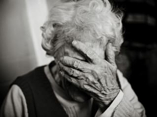 Týrání seniorů Týrání seniorů