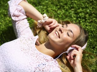 Pozor na zrádné jarní slunce. Může způsobit nebezpečné spálení i alergie! Pozor na zrádné jarní slunce. Může způsobit nebezpečné spálení i alergie!