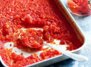 Pečený rajčatový džem s chilli a zázvorem Pečený rajčatový džem s chilli a zázvorem