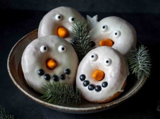 Zimní donuty s čokoládovou polevou Zimní donuty s čokoládovou polevou