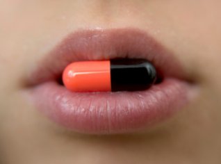 Antibiotika patří mezi nejčastěji předepisované léky. Až v 50 % případů jsou ale předepisována zbytečně Antibiotika patří mezi nejčastěji předepisované léky. Až v 50 % případů jsou ale předepisována zbytečně