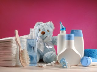 Dětská kosmetika nebo plenky, to všechno můžeme využít i my dospělí Dětská kosmetika nebo plenky, to všechno můžeme využít i my dospělí