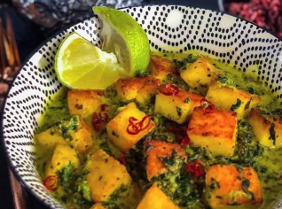 Palak paneer - domácí kozí panýr se špenátem Palak paneer - domácí kozí panýr se špenátem
