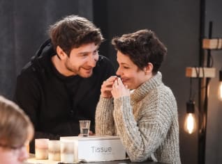 Jiskra mezi Davidem a Šářkou přeskočila na večírku Jiskra mezi Davidem a Šářkou přeskočila na večírku