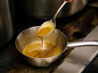 Perfektní recept na omáčku demi glace Perfektní recept na omáčku demi glace