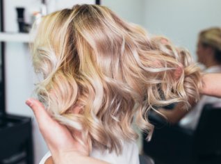 Chcete mít přirozené a sexy vlasy? Vsaďte na techniku balayage Chcete mít přirozené a sexy vlasy? Vsaďte na techniku balayage