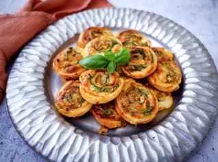 Šneci z listového těsta à la Pizza pepperoni Šneci z listového těsta à la Pizza pepperoni