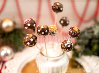 Cake pops - vánoční dortíky na špejli Cake pops - vánoční dortíky na špejli