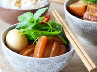 Vietnamský karamelizovaný bůček Vietnamský karamelizovaný bůček