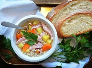 Uzená polévka s kroupami Uzená polévka s kroupami
