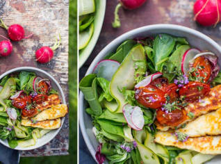 Salát s halloumi a pečenými rajčaty Salát s halloumi a pečenými rajčaty