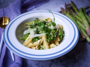 S Klárou v kuchyni: Penne primavera s chřestem S Klárou v kuchyni: Penne primavera s chřestem