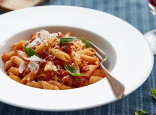 Penne s králičím ragú na boloňský způsob Penne s králičím ragú na boloňský způsob