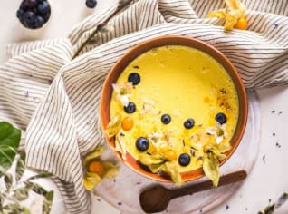 Smoothie bowl s mangem Smoothie bowl s mangem