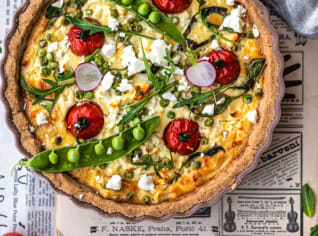 Jarní quiche s hráškem, rajčátky a feta sýrem Jarní quiche s hráškem, rajčátky a feta sýrem
