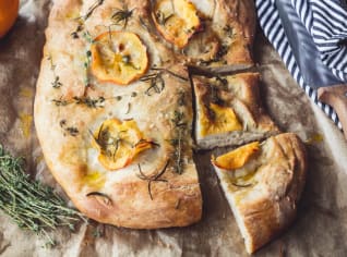 Focaccia s rozmarýnem a kaki Focaccia s rozmarýnem a kaki