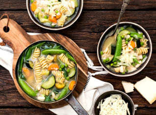 Jarní polévka minestrone Jarní polévka minestrone